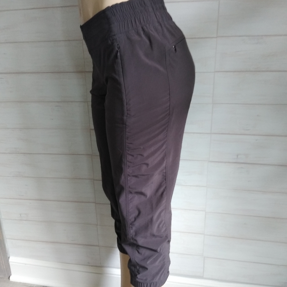 Athleta Cropped jogger